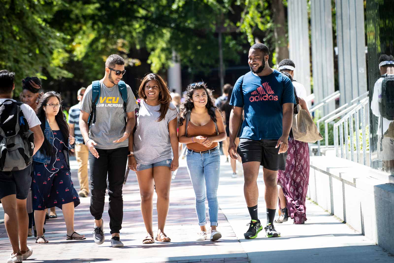Students during the first day of classes next to the James Branch Cabell Library, 901 Park Avenue